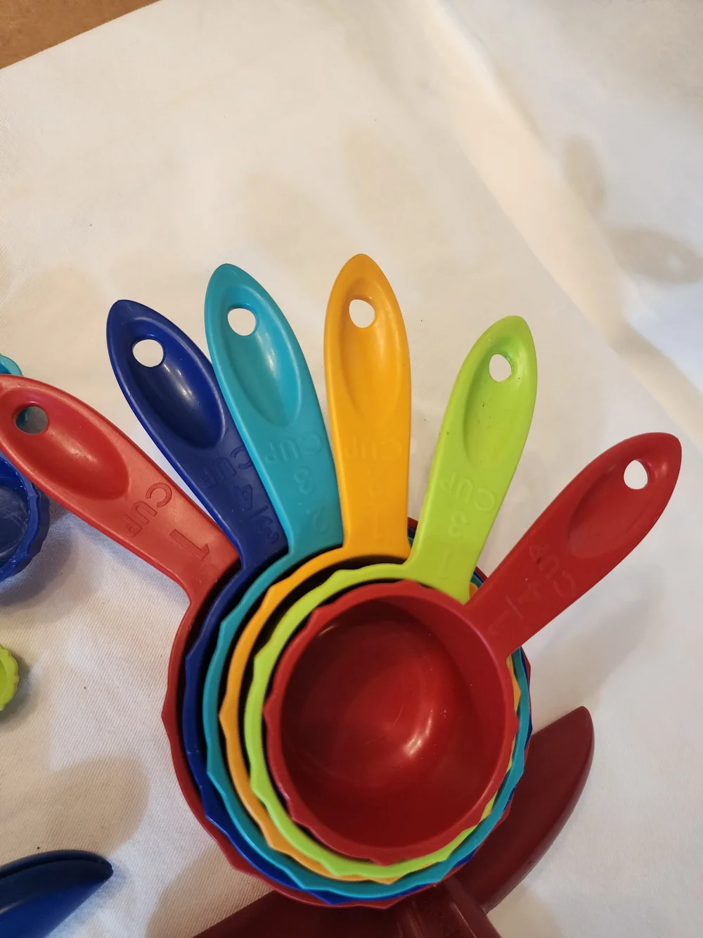 Colorful Measuring Cups and Spoons Set and Chip Clips